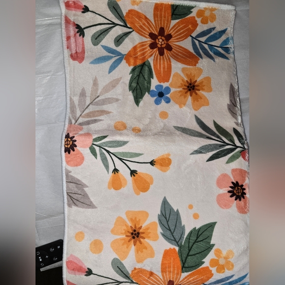 Floral Patterned RUG 60cm X 180cm - Picture 2 of 5